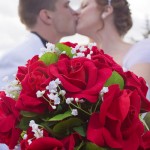 bride-groom-kiss-flower-bouquet